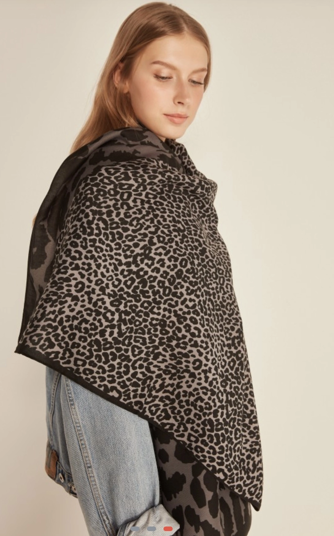 Leopar desenli gri şal
