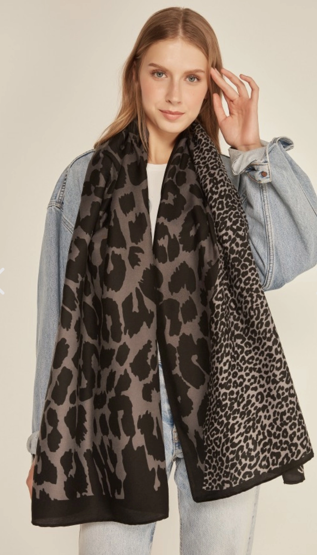Leopar desenli gri şal