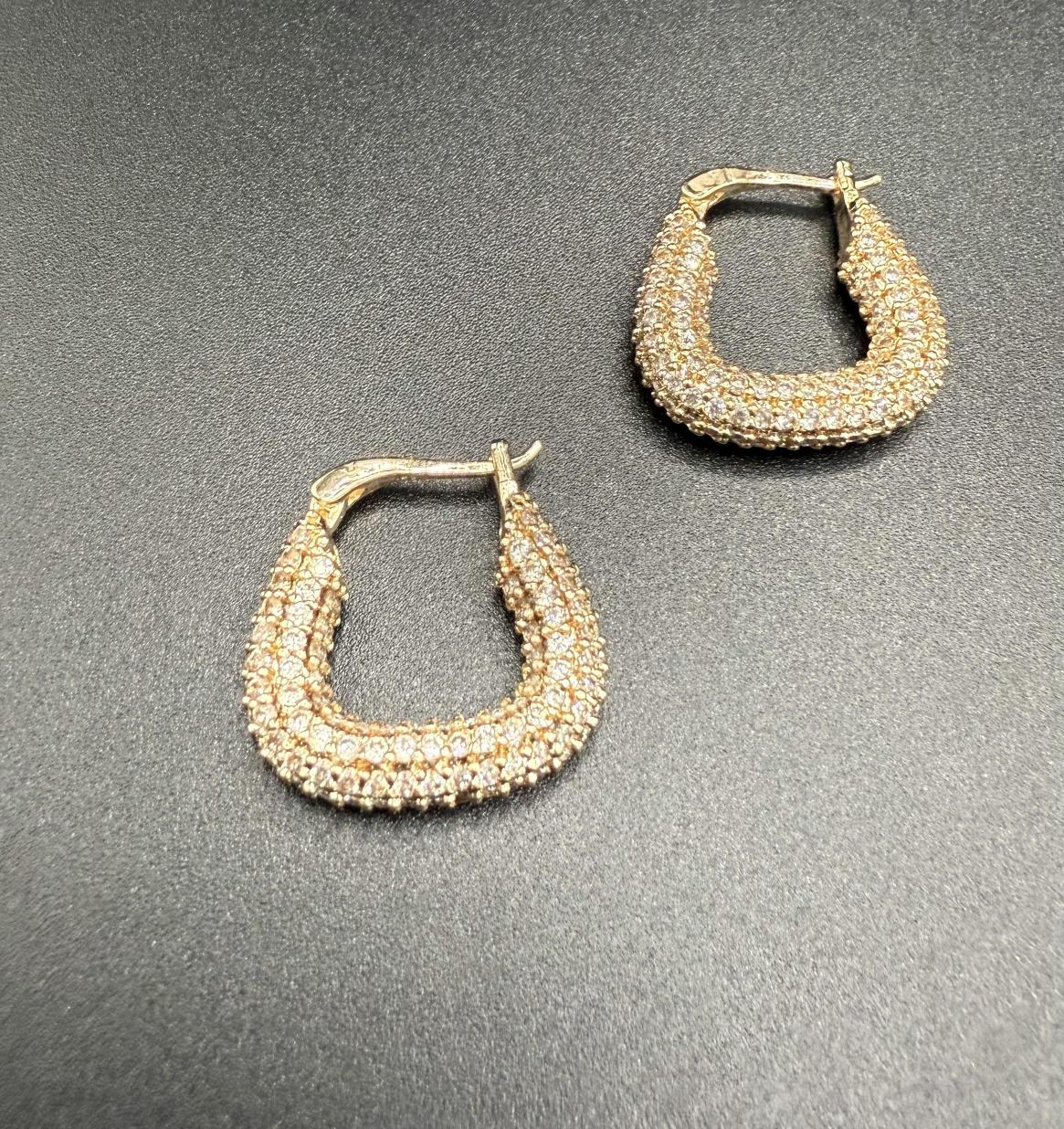zirkon taşlı gold küpe