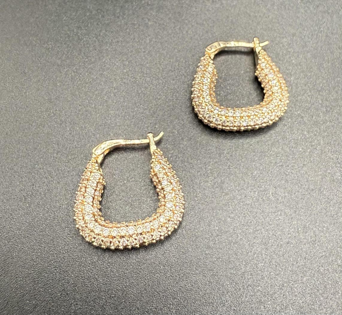 zirkon taşlı gold küpe