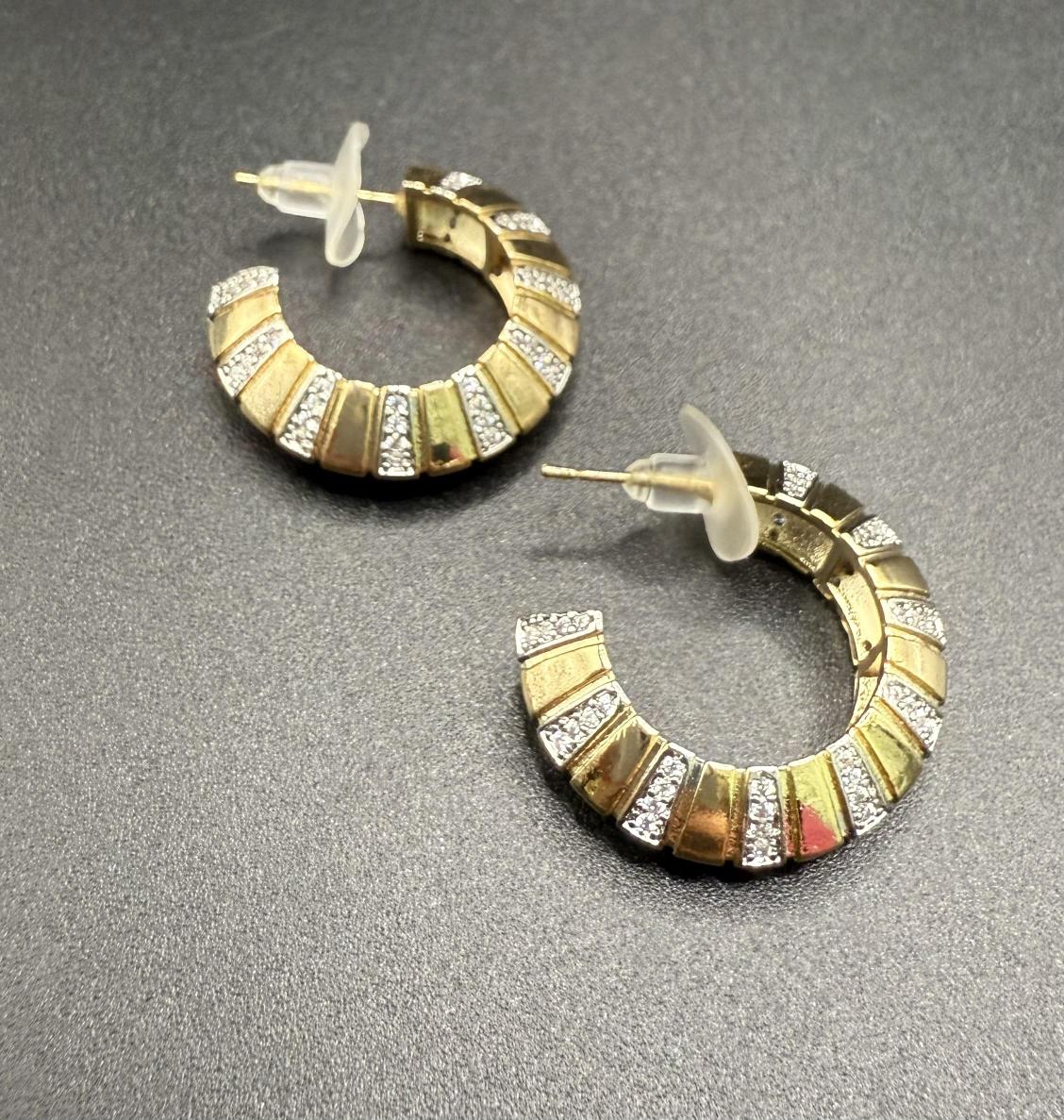 Gümüş detaylı gold tasarım küpe