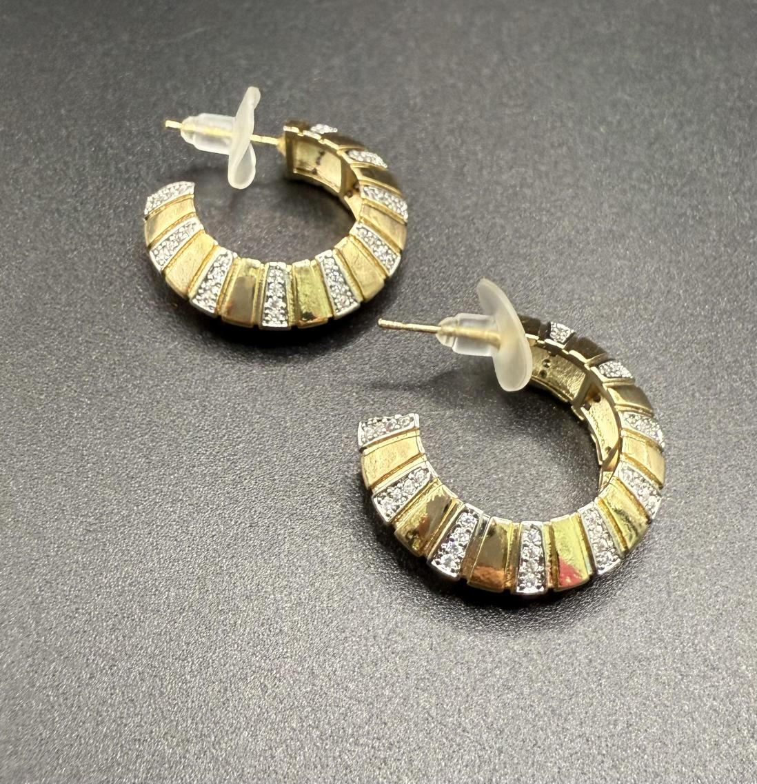 Gümüş detaylı gold tasarım küpe