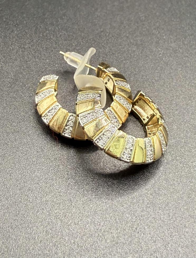 Gümüş detaylı gold tasarım küpe