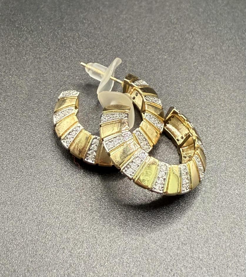 Gümüş detaylı gold tasarım küpe