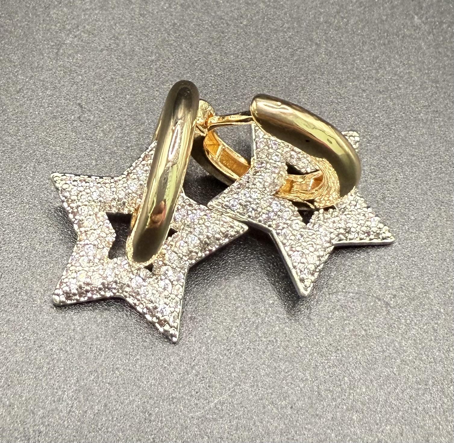 Gold detaylı zirkon yıldız küpe