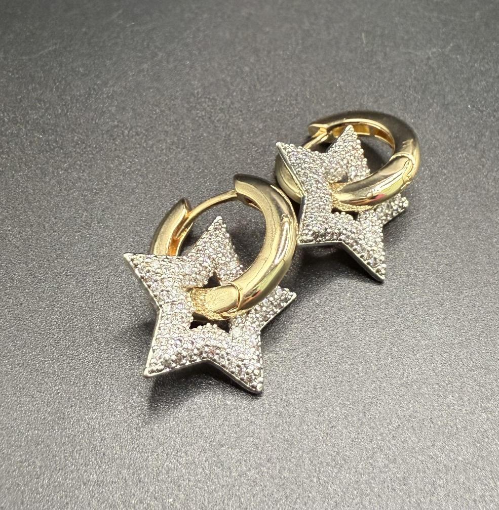 Gold detaylı zirkon yıldız küpe