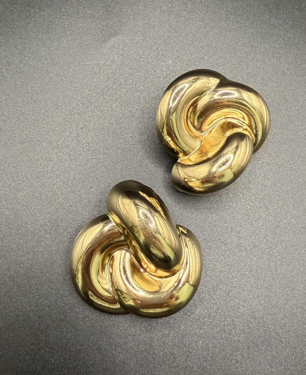 Tasarım gold küpe