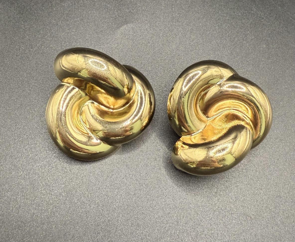 Tasarım gold küpe