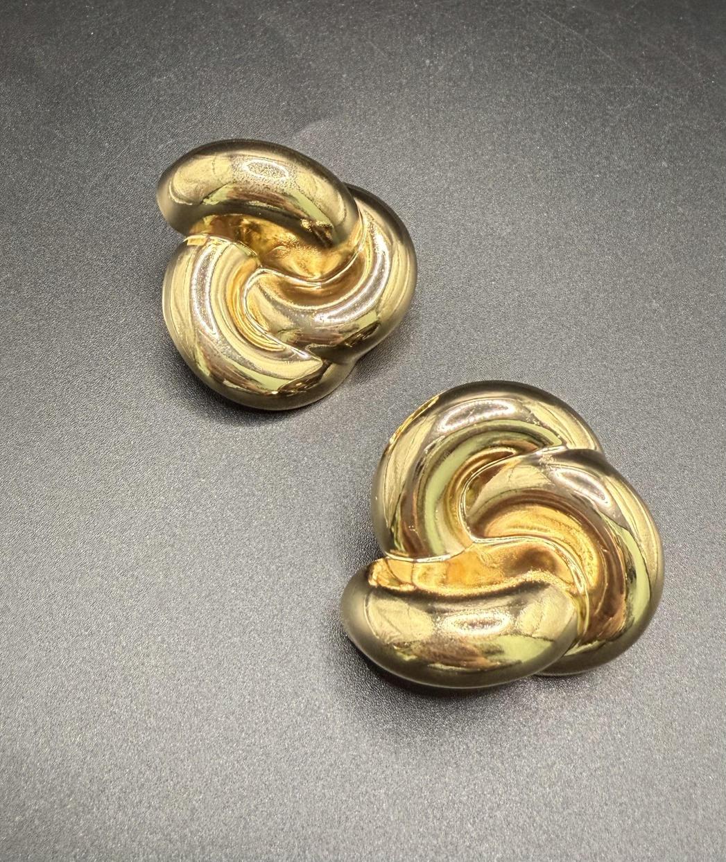 Tasarım gold küpe