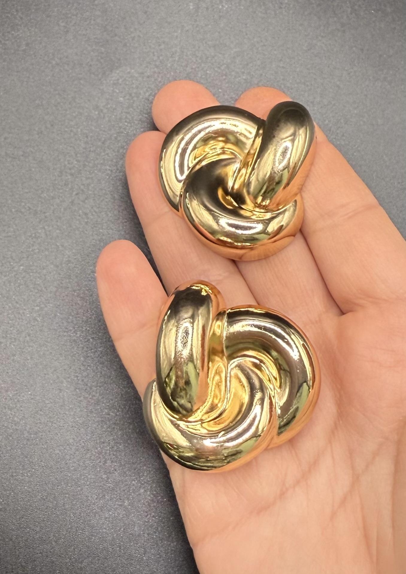 Tasarım gold küpe