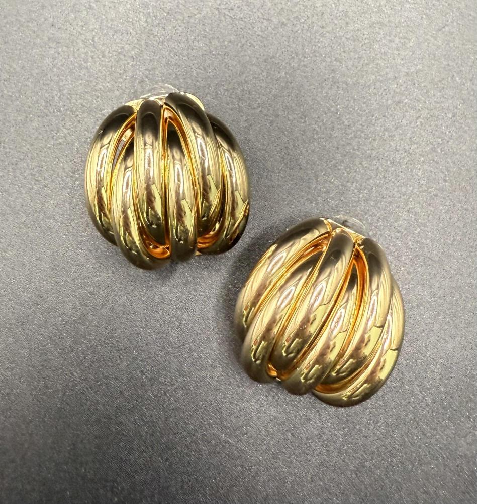Gold model küpe
