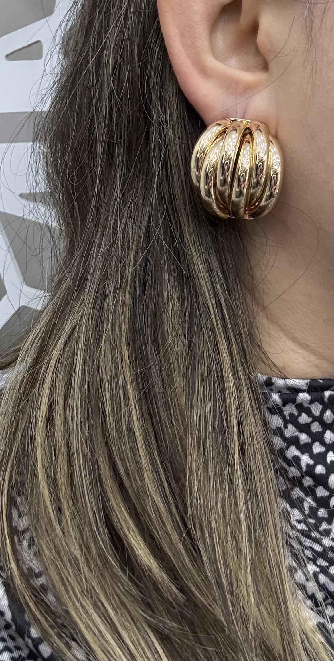 Gold model küpe