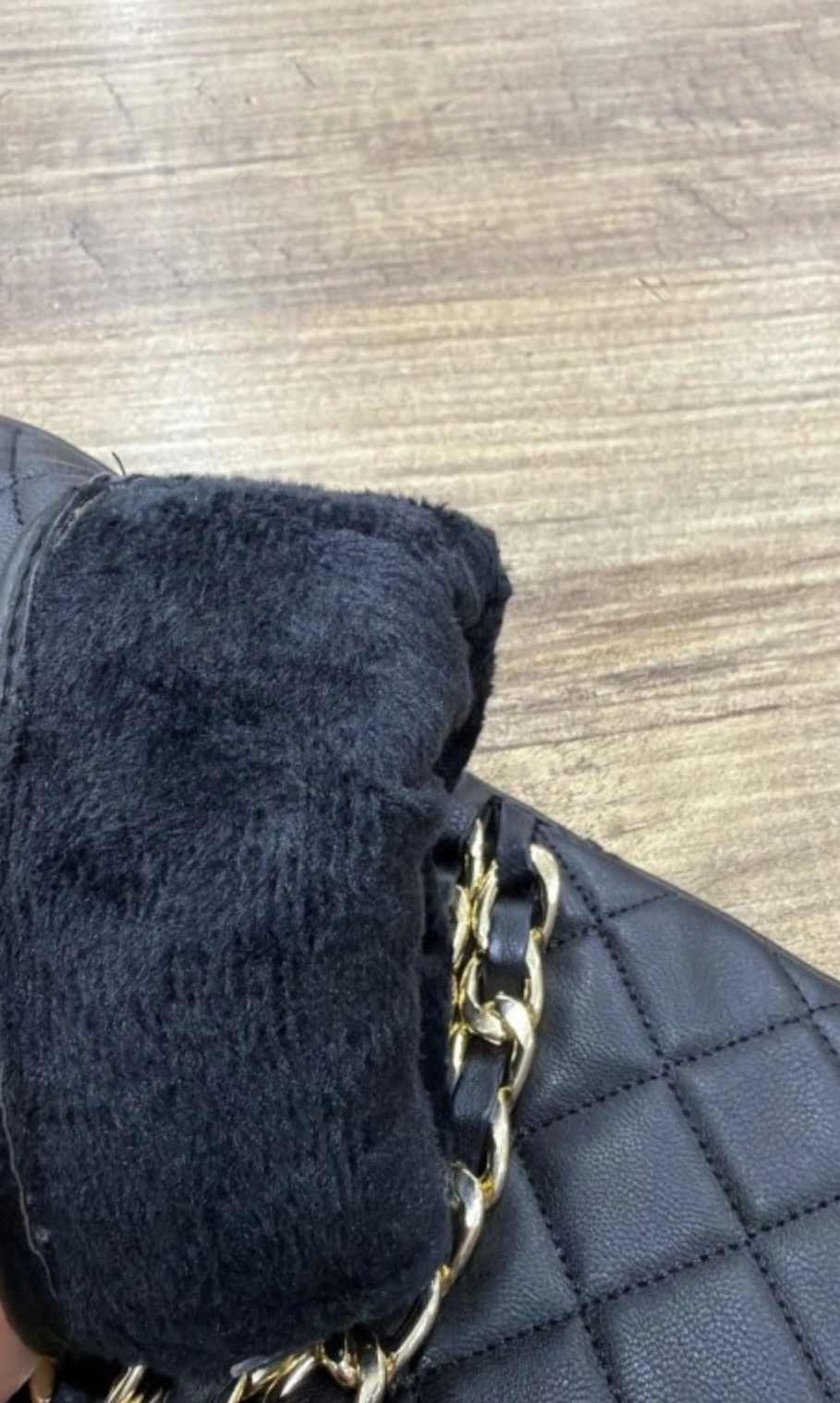 Siyah zincir detaylı deri eldiven