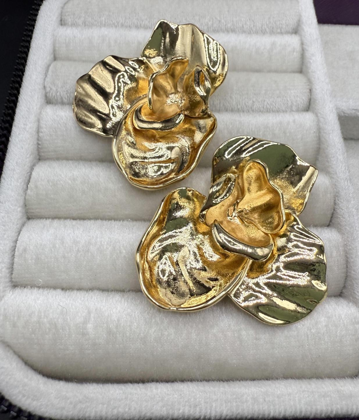 Gold çiçek küpe