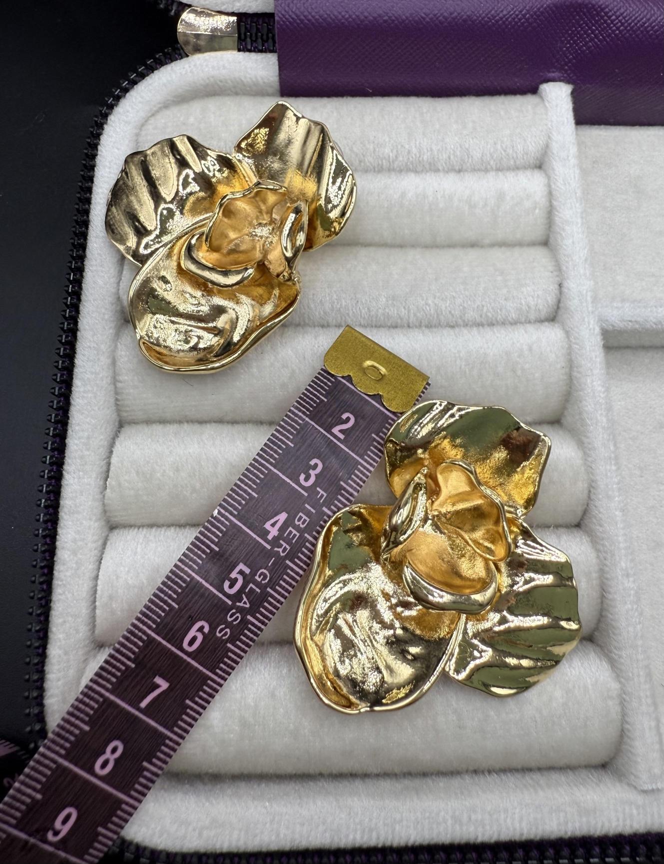 Gold çiçek küpe