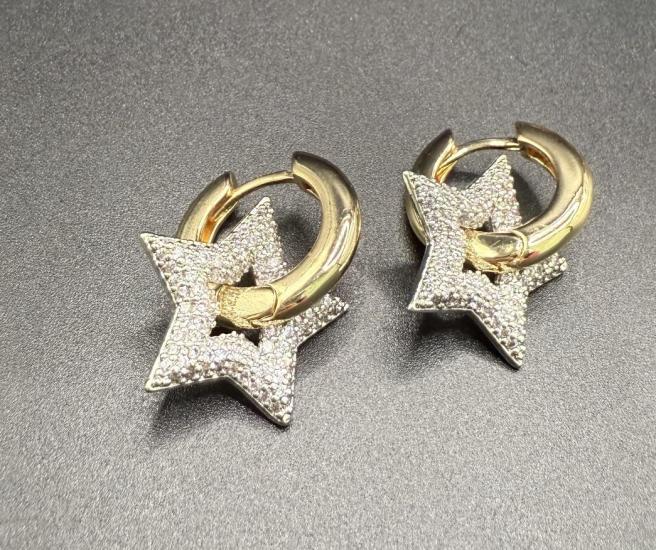 Gold detaylı zirkon yıldız küpe